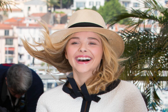 Chloë Grace Moretz en Chanel - Photocall du film "Sils Maria" lors du 67e Festival International du Film de Cannes, le 23 mai 2014.
