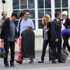 Mike Dean (casquette, à gauche) et les invités du mariage de Kim Kardashian et de Kanye West s'envolent de l'aéroport du Bourget pour Florence. Le Bourget, le 24 mai 2014.