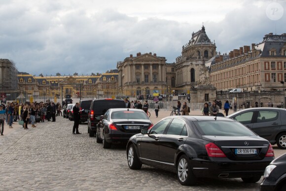 Kim Kardashian, Kanye West et leurs invités arrivent au château de Versailles pour la fête de leur pré-mariage - le 23 mai 2014