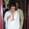 Kim Kardashian et Kanye West quittent leur domicile parisien pour se rendre au château de Versailles pour leur fête de pré-mariage. Le 23 mai 2014