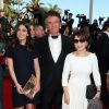 Jack Lang, sa femme Monique et leur fille Caroline lors de la montée des marches de la cérémonie de clôture du 67e Festival du film de Cannes le 24 mai 2014.