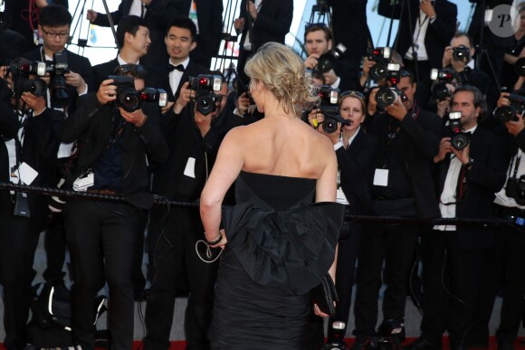 Anne-Sophie Lapix lors de la montée des marches de la cérémonie de clôture du 67e Festival du film de Cannes le 24 mai 2014.