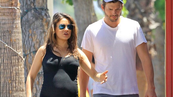 Mila Kunis enceinte et radieuse avec Ashton Kutcher: Virée shopping pour le bébé