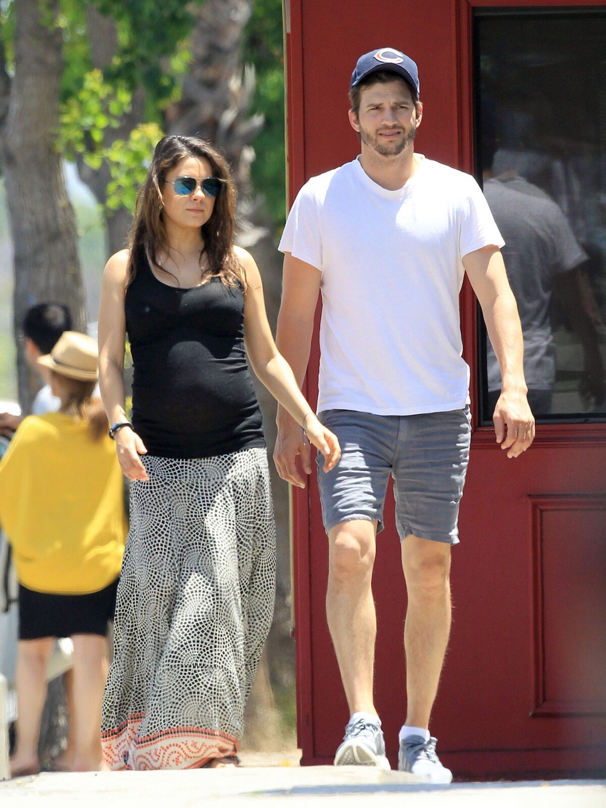 Vidéo : Exclusif - Mila Kunis, enceinte, et Ashton Kutcher font du