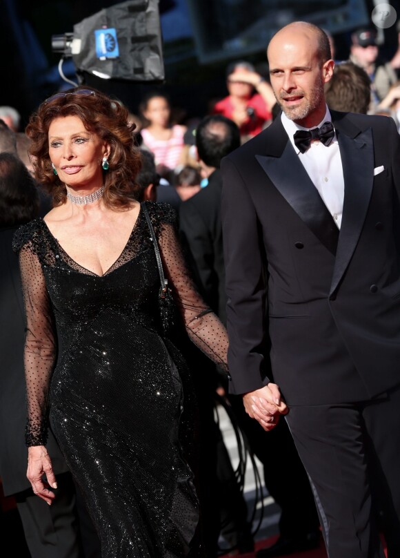 Sophia Loren (79 ans) et son fils Edoardo Ponti (41 ans) - Sur cette photo, montée des marches du film "Pour une poignée de dollars" pour la cérémonie de clôture du 67e Festival du film de Cannes le 24 mai 2014