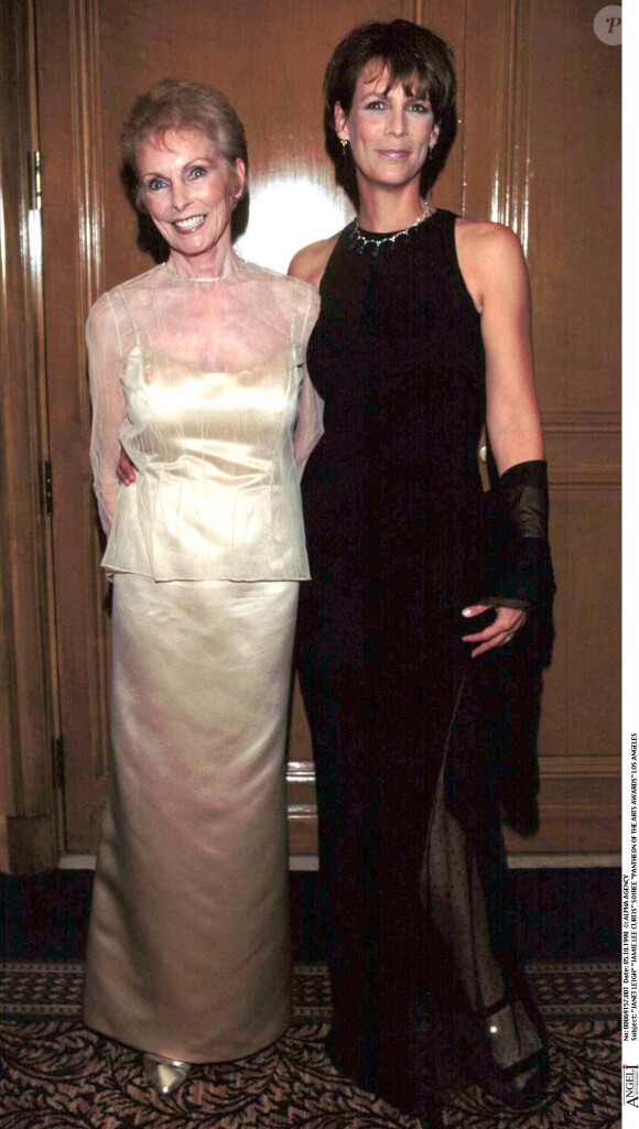 Janet Leigh (décédée à 77 ans) et sa fille Jamie Lee Curtis (aujourd'hui 55 ans) - Sur la photo à Los Angeles le 5 octobre 1998