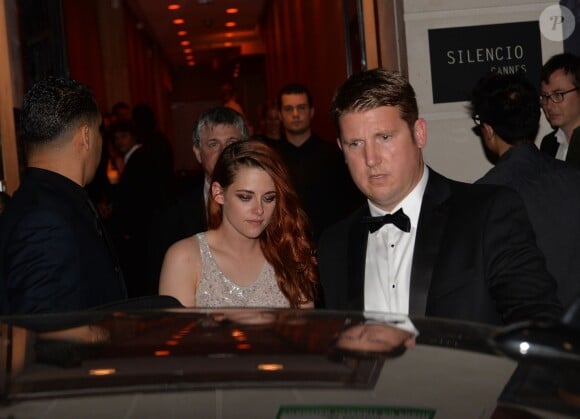 Exclusif - Kristen Stewart part de la soirée du film "Sils Maria" au Silencio lors du 67e festival de Cannes le 23 mai 2014.