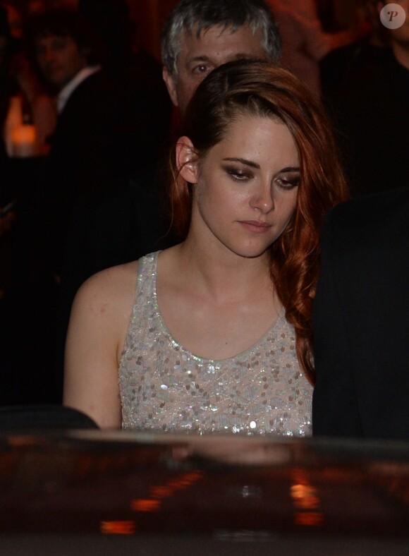 Exclusif - Kristen Stewart quitte la soirée du film "Sils Maria" au Silencio lors du 67e festival de Cannes le 23 mai 2014.