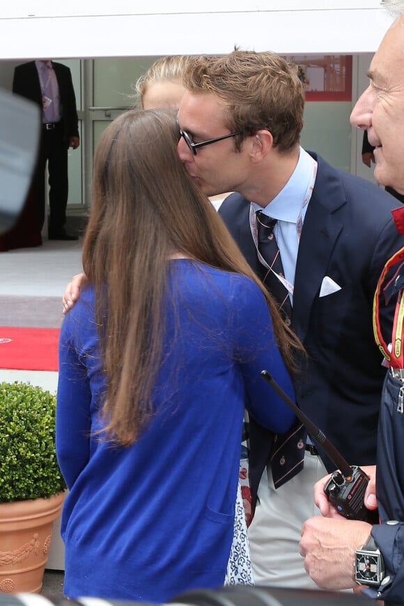 Beaucoup de tendresse entre la princesse Alexandra de Hanovre, 14 ans, et son demi-frère Pierre Casiraghi, 26 ans, au Grand Prix de Monaco de Formule 1 le 25 mai 2014