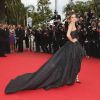 Cheryl Cole (bijoux De Grisogono et robe Monique Lhuillier) - Montée des marches du film "Foxcatcher" lors du 67e Festival du film de Cannes, le 19 mai 2014.