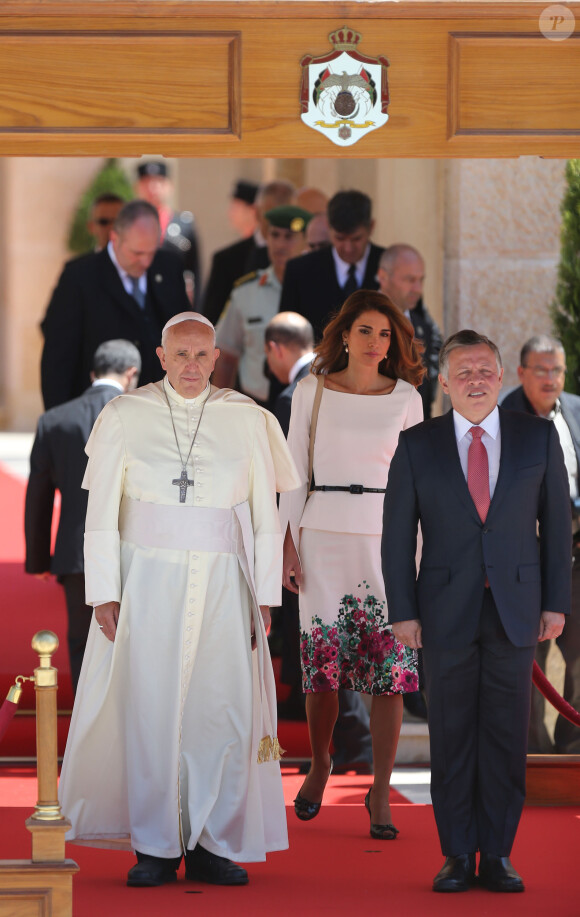Le roi Abdullah II, la reine Rania de Jordanie et le pape François au palais royal à Amman le 24 mai 2014