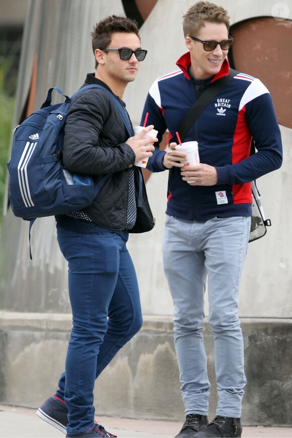 Exclusif – Le plongeur britannique Tom Daley et son chéri Dustin Lance Black à Houston, le 11 décembre 2013.
