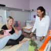 La princesse Stéphanie de Monaco a rencontré de jeunes mamans et leurs bébés au Centre hospitalier Princesse Grace, le 27 mai 2014, dans le cadre de la Fête des mères.
