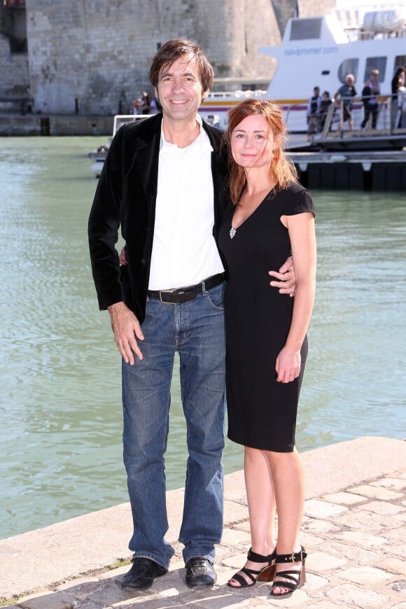 Les acteurs Christelle Reboul et Thierry Samitier - Photocall "Mes chers voisins" au 14e Festival de la fiction TV de La Rochelle. Le 15 septembre 2012.