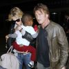 Charlize Theron, son fils Jackson et son petit ami Sean Penn débarquent à l'aéroport de Los Angeles, le 29 mai 2014.