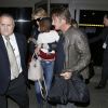 Charlize Theron arrive à l'aéroport de Los Angeles avec son fils Jackson et son petit ami Sean Penn, le 29 mai 2014.