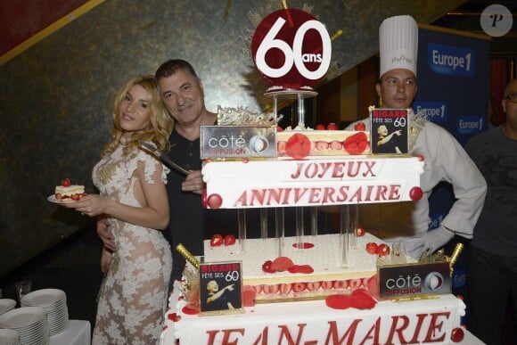 Exclusif - Jean-Marie Bigard et sa femme Lola découpent le gâteau - Jean-Marie Bigard fête ses 60 ans au Grand Rex à Paris le 23 mai 2014.