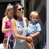 Alessandra Ambrosio et ses enfants Anja et Noah à la sortie de leur école à Los Angeles. Le 30 mai 2014.