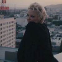 Pamela Anderson : Guest star sexy et touchante au côté du rockeur Morrissey