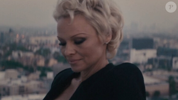 Pamela Anderson dans, Earth is the loneliest planet, le nouveau clip du rockeur anglais Morrissey, mis en ligne le 2 juin 2014.
