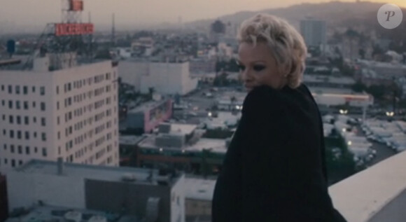 Pamela Anderson dans le nouveau clip du rockeur anglais Morrissey, mis en ligne le 2 juin 2014.