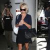 Pamela Anderson arrive à l'aéroport à Los Angeles, le 30 mai 2014.
