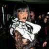 Rihanna arrive au défilé de son ami Jean-Paul Gaultier en mars 2014 armée d'un top transparent porté... sans soutien-gorge !