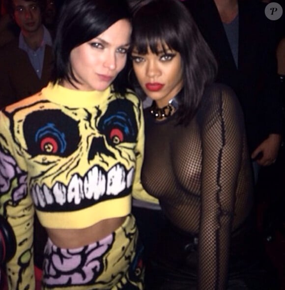 Rihanna à l'after show Balmain à Paris en mars 2014 ose le top résille porté sur seins nus