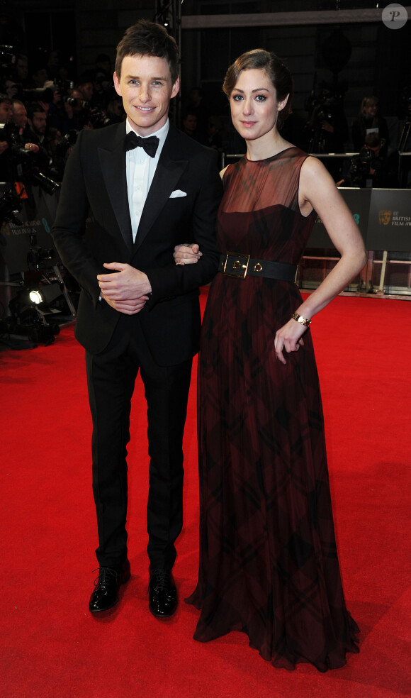 Eddie Redmayne et sa petite amie Hannah lors des Bafta Awards à Londres, le 16 février 2014.
