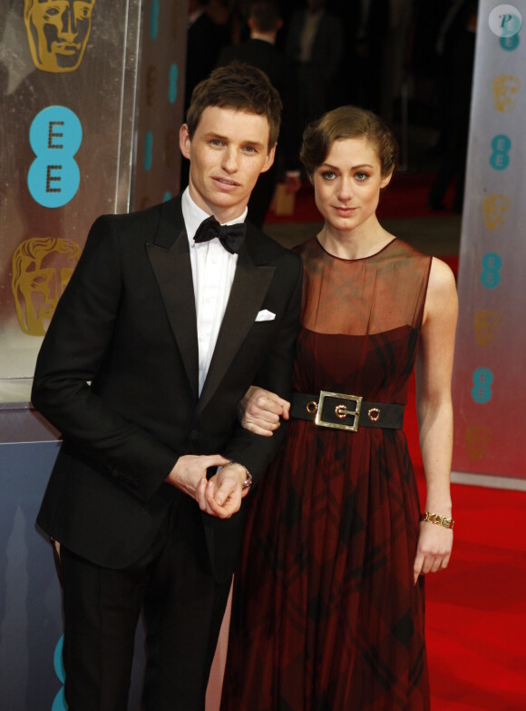 Eddie Redmayne et sa petite amie Hannah lors des Bafta Awards à Londres, le 16 février 2014.