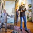 Le prince Henrik de Danemark lors de l'inauguration d'une exposition que lui consacre le musée national de l'histoire à l'occasion des ses 80 ans, au palais de Fredensborg, le 28 mai 2014, en présence de la reine Margrethe II, du prince Joachim et de la princesse Marie.