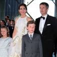 La princesse Mary de Danemark et son mari le prince Frederik de Danemark avec leurs enfants le prince Christian et la princesse Isabella le 1er juin 2014 au siège de Radio Danemark à Copenhague pour le gala en l'honneur des 80 ans du prince consort Henrik.