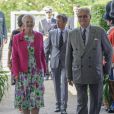  Le prince consort Henrik de Danemark avec son épouse la reine Margrethe II à l'Orangeraie du château de Fredensborg le 2 juin 2014 pour une réception à l'occasion de son 80e anniversaire. 