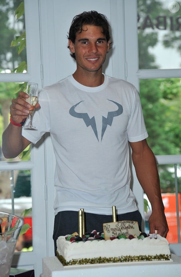 Rafael Nadal fête son anniversaire pendant Roland-Garros à Paris, le 3 juin 2014. Il a soufflé ses 28 bougies.