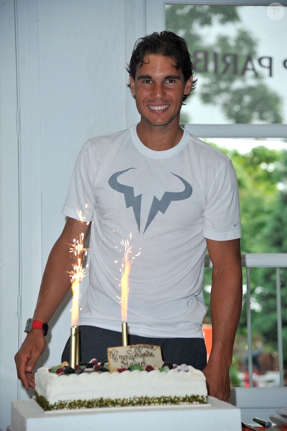 Le joueur espagnol Rafael Nadal fête son anniversaire pendant Roland-Garros à Paris, le 3 juin 2014. Il a soufflé ses 28 bougies.