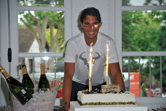 Le joueur espagnol Rafael Nadal fête son anniversaire pendant Roland-Garros à Paris, le 3 juin 2014. Il a soufflé ses 28 bougies.
