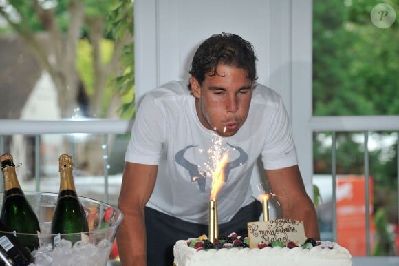 Le joueur de tennis Rafael Nadal fête son anniversaire pendant Roland-Garros à Paris, le 3 juin 2014. Il a soufflé ses 28 bougies.