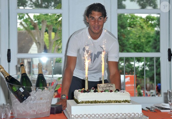 Le joueur espagnol Rafael Nadal fête son anniversaire pendant Roland-Garros à Paris, le 3 juin 2014. Il a soufflé ses 28 bougies.