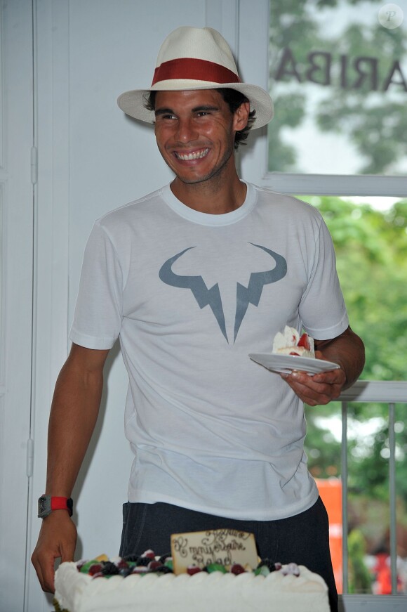 Le joueur espagnol Rafael Nadal fête son anniversaire pendant Roland-Garros à Paris, le 3 juin 2014. Il a soufflé ses 28 bougies.