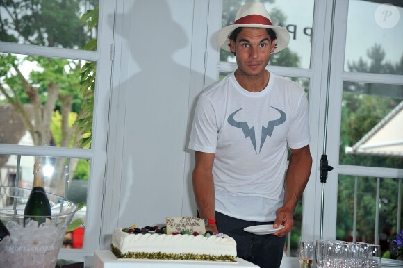 Le joueur espagnol Rafael Nadal fête son anniversaire pendant Roland-Garros à Paris, le 3 juin 2014. Il a soufflé ses 28 bougies.