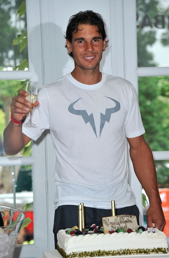 Le joueur espagnol Rafael Nadal fête son anniversaire pendant Roland-Garros à Paris, le 3 juin 2014. Il a soufflé ses 28 bougies.