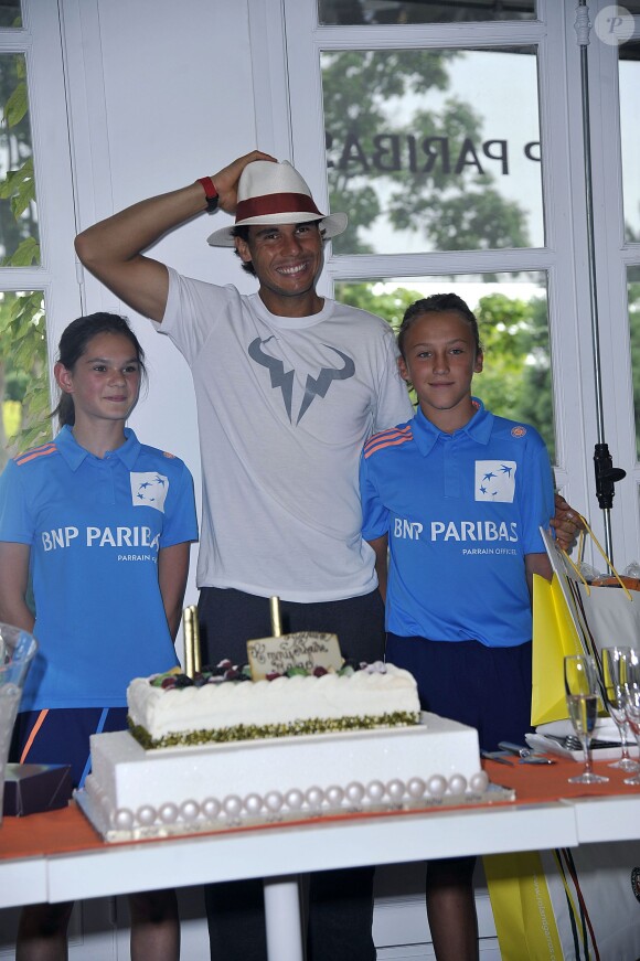 Le joueur espagnol Rafael Nadal fête son anniversaire pendant Roland-Garros à Paris, le 3 juin 2014. Il a soufflé ses 28 bougies.