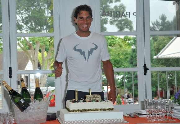 Le joueur espagnol Rafael Nadal fête son anniversaire pendant Roland-Garros à Paris, le 3 juin 2014. Il a soufflé ses 28 bougies.