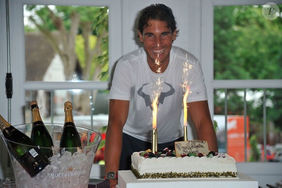 Le joueur espagnol Rafael Nadal fête son anniversaire pendant Roland-Garros à Paris, le 3 juin 2014. Il a soufflé ses 28 bougies.