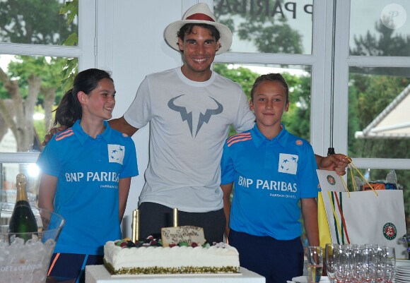 Le joueur espagnol Rafael Nadal fête son anniversaire pendant Roland-Garros à Paris, le 3 juin 2014. Il a soufflé ses 28 bougies.