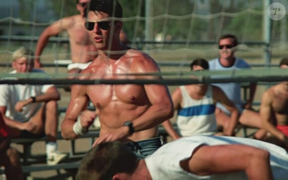 Tom Cruise et des corps sportifs dans Top Gun.