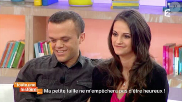 Passe-Muraille présente sa compagne sur le plateau de "Toute une histoire", France 2. Jeudi 5 juin 2014.