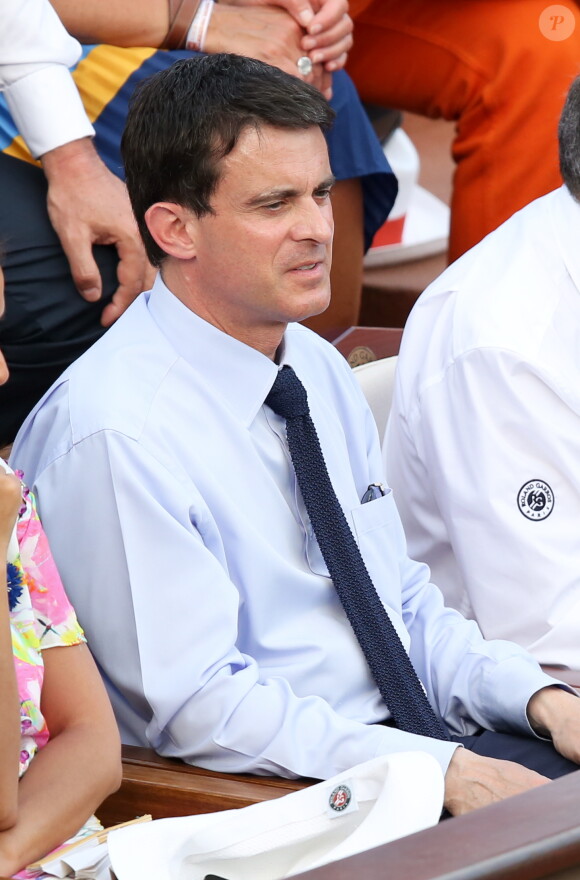 Manuel Valls lors de la finale homme des Internationaux de France de tennis de Roland-Garros à Paris, le 8 juin 2014.