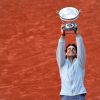 Rafael Nadal remporte la finale de Roland-Garros en battant Novak Djokovic à Paris, le 8 juin 2014. 