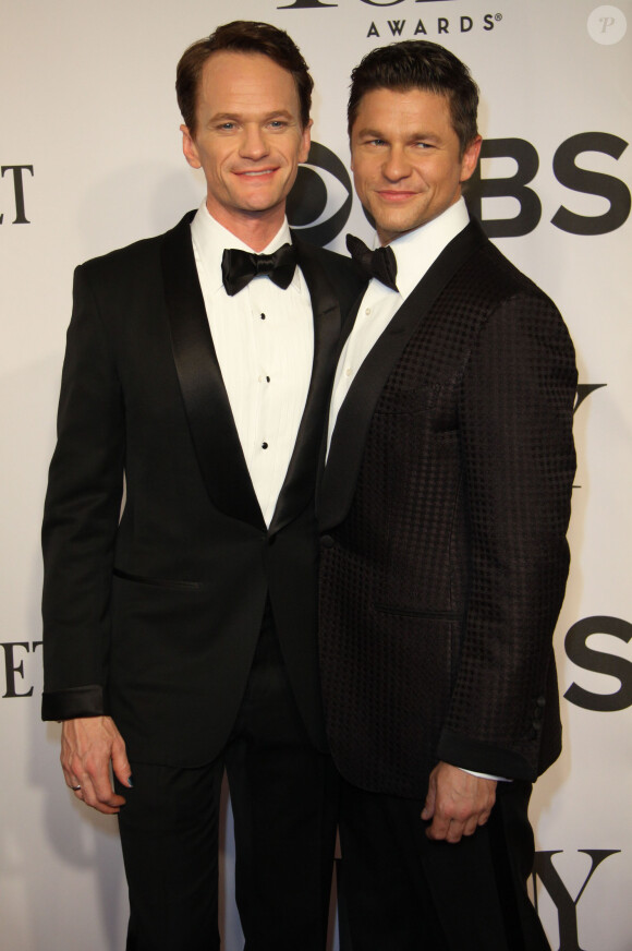 Neil Patrick Harris et son compagnon David Burtka lors de la 68e cérémonie des Tony Awards à New York, le 8 juin 2014.